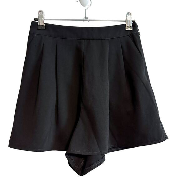 TopShop Black Tailored Style Pleat Front Relaxed Fit Dressy Shorts NWT Size 2 - Picture 1 of 9